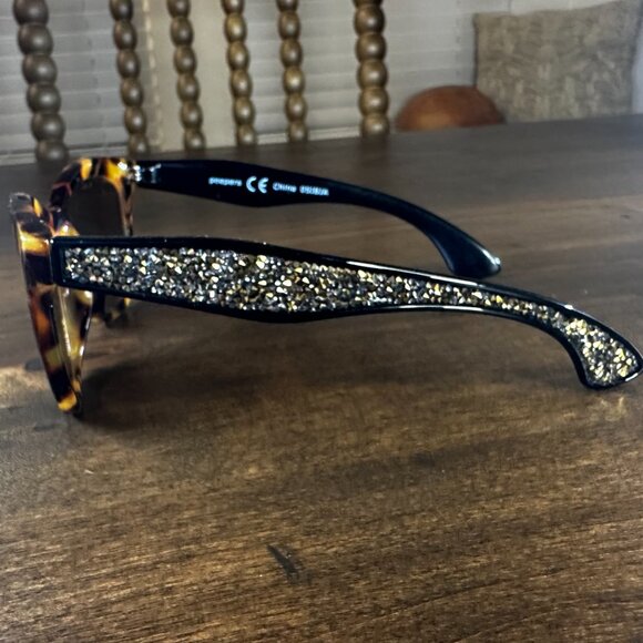 Peeper's Caliente Sunglasses and Case - Tortoise - Reading Strength +1.50 - Picture 4 of 7